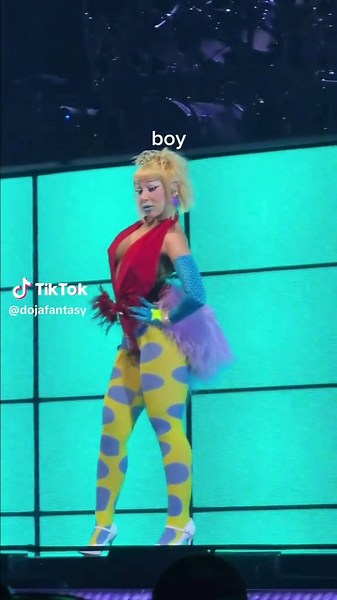 at exactly 9:30 in Agora Hills in Manchester in England 🤭 #dojacat #doja #foryou #fypシ #viral