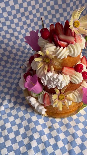 Sturdy Cake Turntable: A Must-Have for Cake Decorators