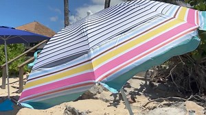 The conditions for beach-umbrella testing were perfect in Hawaii, where Kit Dillon tried out a handful of models (in wind and sun). 🏖️ Check out the latest update to our guide here: nyti.ms/45yryD4 | Wirecutter