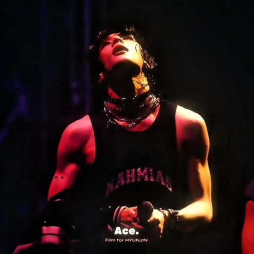 Using both hands now bc one can’t handle how deep this theft goes 😭🤚 #hyunjin #skz #edit #straykids