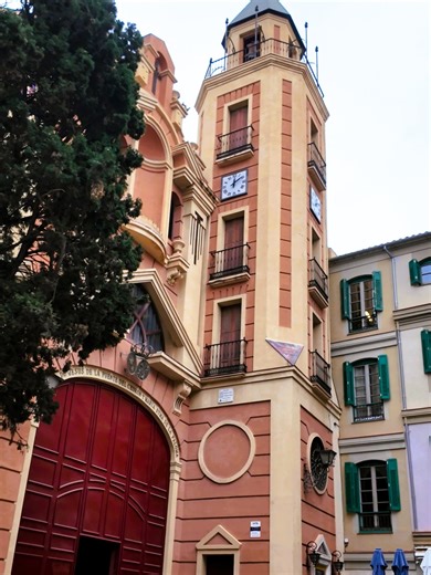 🤍 Acogedor y precioso casco antiguo de Málaga — ¿reconoces esta calle? 🇪🇸 Cozy and stunning Malaga Old Town — can you guess this street? 😉 #fblifestyle #malaga | Life in Spain