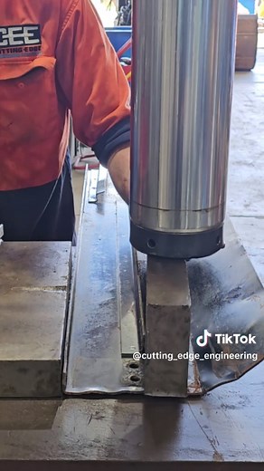 Straightening Bent Metal with a Hydraulic Press