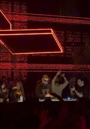 Exploring the Thrill of Electronic Music Raves