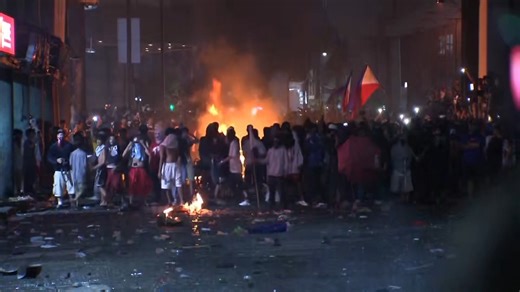 1.2M views · 17K reactions | TRIGGER WARNING: Mayroong sensitibong materyal ang video na ito kaugnay ng karahasan. Maging disente sa pagkomento. Ilang mga indibidwal, hinuli ng mga pulis sa Maynila matapos nilang magsunog ngayong gabi sa Recto Ave. Balikan ang livestream ng "Protesta ng Bayan," ang special coverage ng GMA Integrated News: https://www.youtube.com/watch?v=R0T9yR8DQs0 | GMA News | Facebook