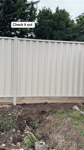 Stunning Colorbond Fence at Sunshine: Property Transformation