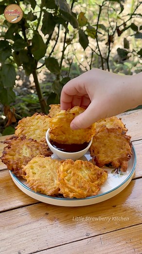 308K views · 1K reactions | The Best Crispy Hash Browns襤 | Little Strawberry Kitchen | Facebook