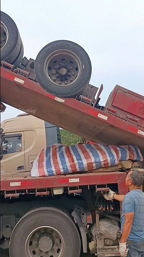 Why This Truck Is "Carrying" Itself: The Foldable Trailer Hack ⚙️