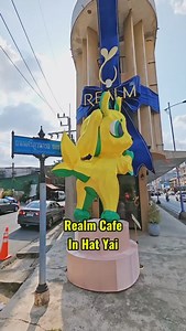 [Hat Yai] Add Realm Cafe into your cafe-hopping in Hat Yai. Aside of its charming vibes, it serves coffee, brunch dishes and photogenic desserts. For the adventurous, do try the extra spicy Signature Curry Coffee, which packs the same fiery kick as Gaeng Tai Plaa (Southern Fish Innard Curry), leaving you with lasting memories. The building also houses thier florist, souvenir shop, Thai restaurant and rooftop bar! | AroiMakMak