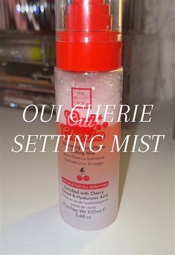 This makes your skin feel so fresh and hydrated!! ❤️ @thebeautycrop #thebeautycrop #ouicheriemist #makeup #trending #fyp