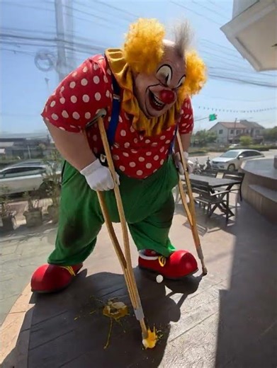 Old Clown on Crutches CRUSHES Eggs in Brutal Rampage! 🤡🦯🥚💥 Creepy Grandpa Chaos!