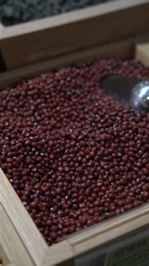 🫘 Pulses are packed with protein, minerals and fibre, more than many other crops. But their power goes far beyond nutrition. Pulses nourish people and soils. They help crops grow, improve soil health, and support more resilient food systems. 💧 They need less water. 🌡️ They help reduce the climate impact of agriculture. On World Pulses Day, we celebrate how pulses contribute to better nutrition, healthier soils and a more sustainable future. 👉 Watch the reel to learn why pulses matter for peo