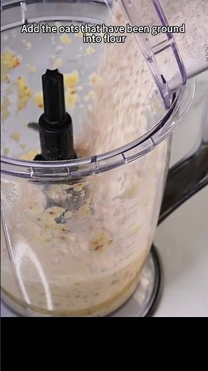 Apples and Oats – Soft, moist, and ready in just 5 minutes! The perfect healthy breakfast! #recipe