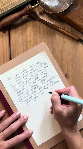 Une vidéo sur un mystère composé de lettres est en cours de montage, mais en attendant, je fais un pas de côté et je partage avec vous cette pure beauté littéraire d’un de mets livres de chevet. Saint-Augustin avait déjà, au IVe siècle, un langage ciselé et imagé, qui en fait pour moi un immense écrivain. #lecture #citation #emotion #litterature #saintaugustine #saintaugustin #reading #quote #amitie #friendship