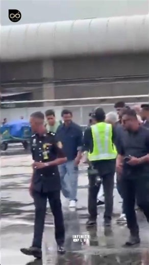 Thalapathy Vijay Landed In Malaysia Airport 🔥| Thalapathy Vijay | JanaNayagan Audio Launch | Anirudh