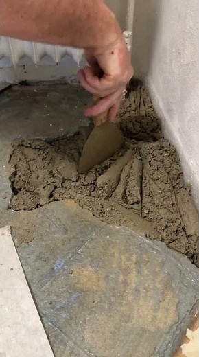 Boden nivellieren/ Boden ausgleichen spachteln/ Boden grundieren/ Fliesen anschleifen / Bauschaum