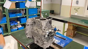 223K views · 4.4K reactions | エンジンは降ろした後、STIのチューニング室に運ばれ分解作業に入ります。 今回はエンジンの分解作業をタイムラプス動画にてご紹介します！ 基本的に一つのエンジンの分解作業は全て一人で行います。 破損はないか等注意深く観察していきます。 | STI | Facebook