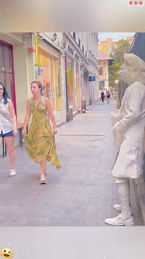 Fake Statue Prank: Hilarious Reactions Captured