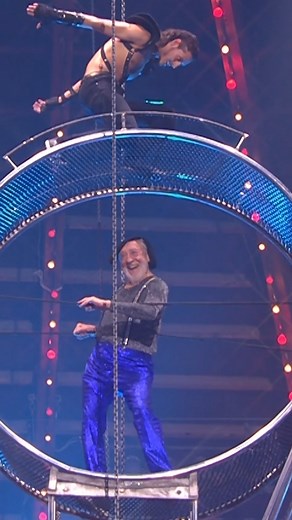 Dieter Hallervorden wagt sich zusammen mit seiner Frau Christiane bei #StarsinderManege auf das Teufelsrad! 😲👹 Das und noch mehr spektakuläre Einlagen unserer Promis gibt es heute Abend bei 👉 "Stars in der Manege" - Freitag, 20:15 Uhr in SAT.1 und auf Joyn. | SAT.1