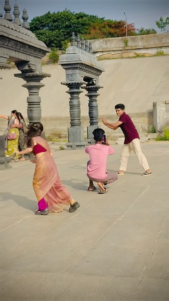Saree ke fall sa 💃🏻✨❤️🔥 ‪@nishita1962‬ #sareekefallsa #trending #dance #cutecouple #viraldance
