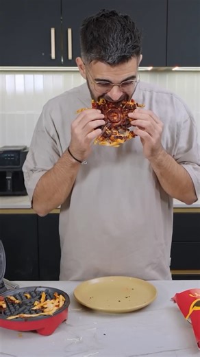 Une gaufre McDo ? On teste le food hack 🧇 | FastGoodCuisine