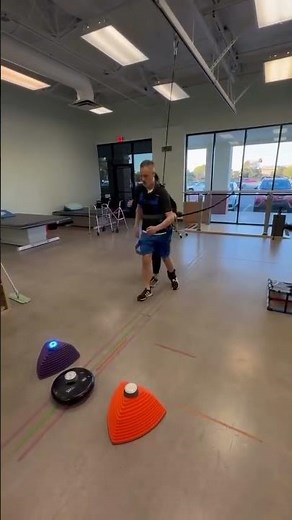 Challenging Patients' Balance in the Solo-Step Overhead Track System! #solostep