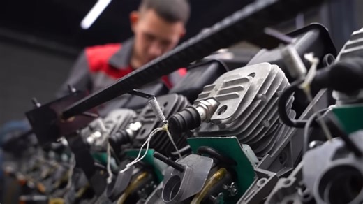 Russian engineers fit 16 chainsaw engines into old vintage car