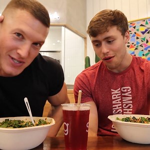 Bodybuilders Get Their Backs Cracked! 😳 | Mattdoesfitness