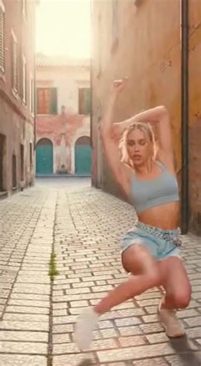 Blonde Girl Drops Fire Hip-Hop Dance 🔥 Blonde Bombshell Moves!
