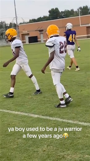 All I see is a forced incompletion 🤷‍♂️🤣 (via kpwitdaz/TT) #youthfootball #highschoolfootball #jvfootball #footballhighlights #footballfails #funnyfootball | GOAT Farm Media