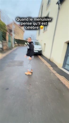 L’ATELIER DU PORTUGAL - MENUISERIE & PEINTURE |PARIS📍 on Instagram: "quand le menuisier pense qu’il est célèbre 😭✨ moi, courant vers lui comme si c’était une star. #menuisier #humour #atelier #artisant"