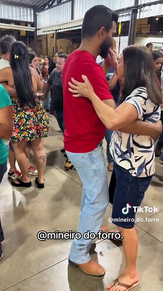 Dança de Forró no Piseiro: Alegria em Movimento