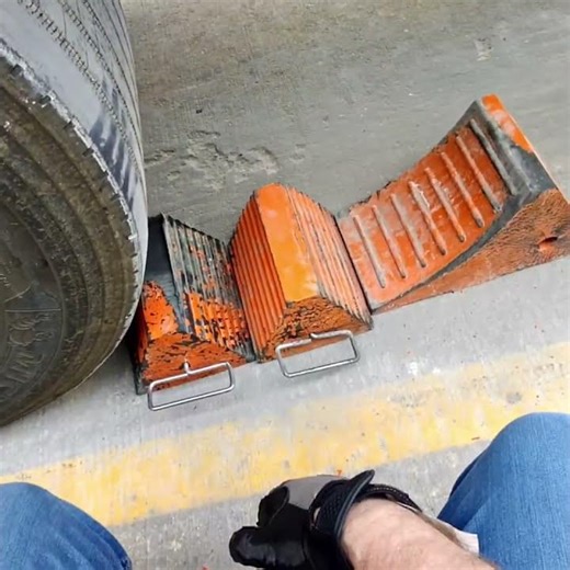 Trucker has to tell the NEW GUY, "Do it right or get fired!!" What would you have done?