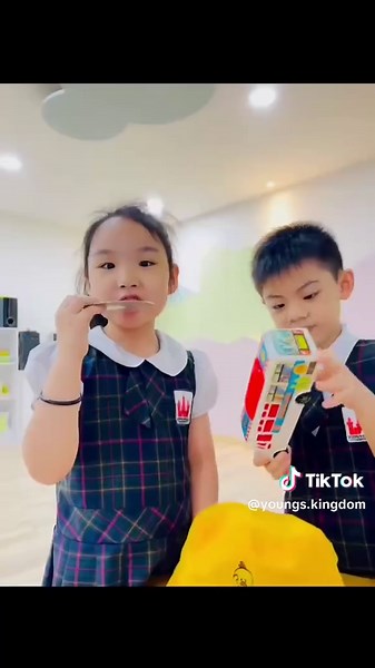 Readers 📚 It leads little ones into the small world within the story 🔎🔍 Every page’s colors and the story itself are keys that unlock the imagination of children 🔑 Let’s follow the little ones’ footsteps 👣 and explore the world within the story together 👀🤩 #youngskingdom #readers #storytelling