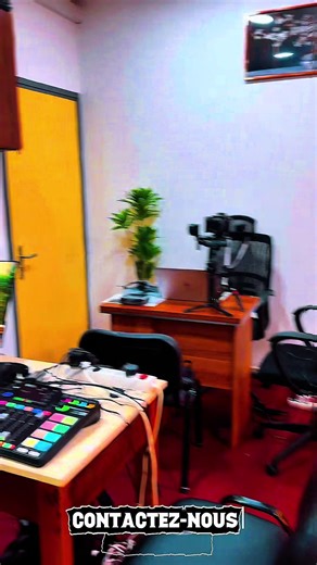 Podcast, shooting photos, formation en montage vidéos, formation en cadrage… SALLE MULTIMÉDIA, avec nous !!! #podcasting #videos #formation #flypシ #touslemonde