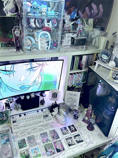 Creative Desk Tour: Inspiration & Organization Tips