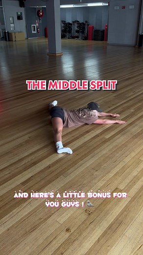 • THE MIDDLE SPLIT • Looking to improve your flexibility ? The middle split is a great place to start! Here is a lil routine that will help you to get better at it 💁‍♀️ Being able to do the middle split isn’t just about showing off 🙅‍♀️ Indeed, it has many benefits! 🤸‍♀️ 1️⃣ INCREASED FLEXIBILITY : of your inner thighs, hips & groin. With consistent practice, you'll notice significant improvements in your flexibility over time. It's a great way to enhance your overall range of motion, making