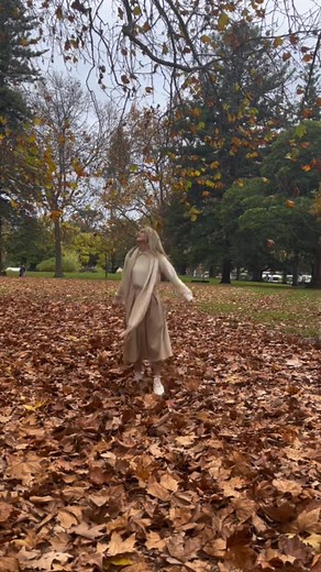 holding on to autumn while i still can :’) 🍂 #grwm #autumn #fall