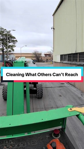Cleaning the Top of a CAT Wheel Loader: A Unique Perspective