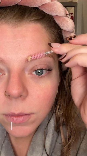 🔗Follow @courtneyy_travis and comment BROW376 for the info🔗 The Prep Work Series: AKA all of the high maintenance things I do to be low maintenance day to day! Starting off with brows. Coloring my brows is a game changer. I HATE filling in my brows and this lasts me about a month with little to no filling in! #beautyhacks #browgamestrong #eyebrowtutorial #lowmaintenance | Courtney's Curls and Cosmetics