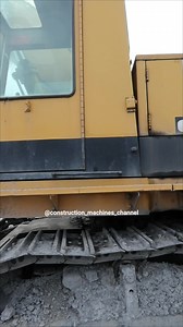 CAT 235 excavator taking a break on a Dublin site. Built between 1973 - 1986 & operating at 38T. Pics of old construction machines in Ireland & the U.K. welcome - DM to be featured. #catequipment #caterpillarequipment #catexcavator #heavyequipment #heavymachinery #excavator #cat2series #excavators #planthire | Construction Machines Channel