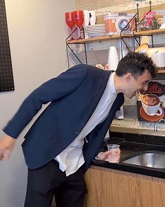 1.8M views · 1.9K reactions | Colleagues react to a woman's unseen dress issue | Fabiosa Philippines | Facebook