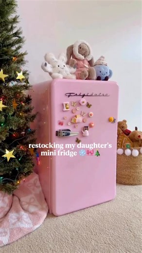 Julianna Christensen on Instagram: "Mini fridge restock for my daughter 🎀 holiday edition 🎄! EVERYTHING is under the “meal prep essentials” category! #mealprepideas #mealprepmadeeasy #christmasseason #christmasideas #fridge ✨ fridge organization, fridge magnet, kitchen, kitchen organization, snack ideas, meal prep ideas, easy meal prep, holiday food, sandwich ideas, home organizing, home organization"