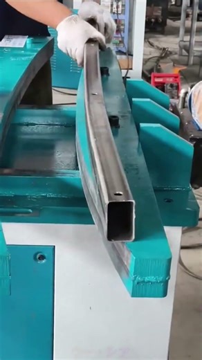 油圧式曲げ加工機の操作手順