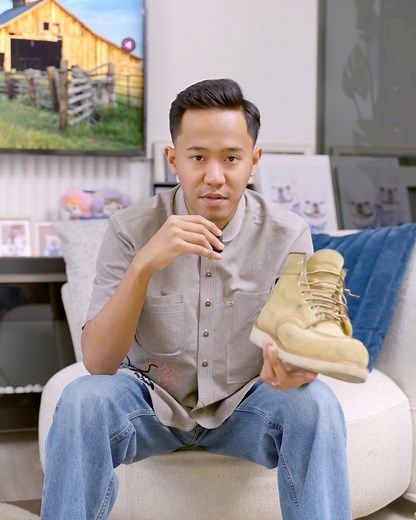 78K views · 1.8K reactions | ဒီဖိနပ်က အသစ် ရဗျူးလုပ်ရတာထက် ၀တ်ပြီးသားကို ရဗျူးရတာ ပိုမိုက်တယ် .. I forgot to unbox my new Red Wings… so welcome to the REAL review — the patina, the creases, the wear, the story. These USED boots look too good. | BurmeseHype | Facebook