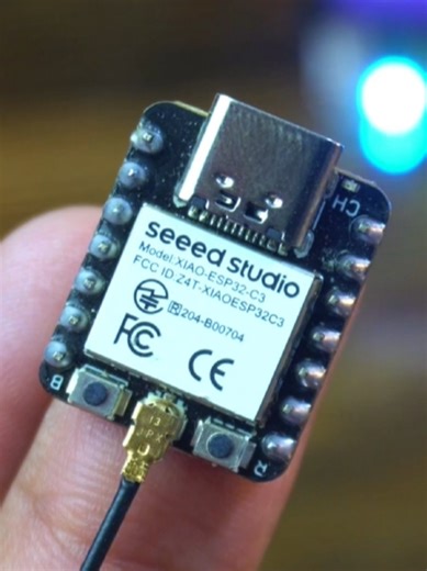 wireless water level monitor using Xiao ESP32-C3 and Blynk. Watch full video on my YouTube channel Electronic Clinic and read the article on my website link is in the bio. #electronics #arduino #learnontiktok #waterlevel #watertank