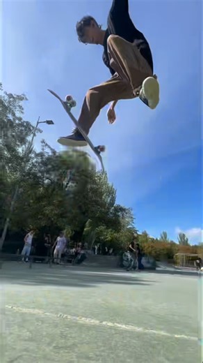 La Peña Skaterete on Instagram: "Este fin de semana pasado el club hizo su primer viaje hasta Granada y a sido una experiencia brutal estar todos juntos disfrutando de un viaje de convivencia y mucho skate, agradecer sobre todo a @gusherre_ por la invitación y por toda la ayuda que nos ha brindado para que saliese adelante y también a @surfinsierranevada por dejarnos pasar un día super especial y divertido en su indoor que nos encantó y por la ayuda que nos brindaron para poder estar allí sin el