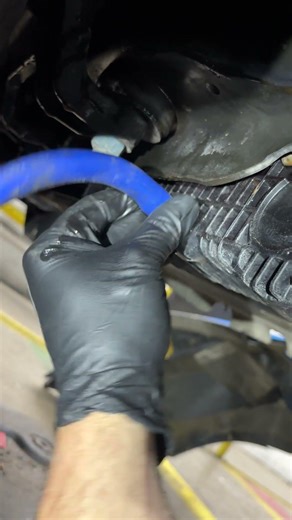 Drain Coolant on New Cascadia #mechanic #freightliner #dieseltech #fleettech