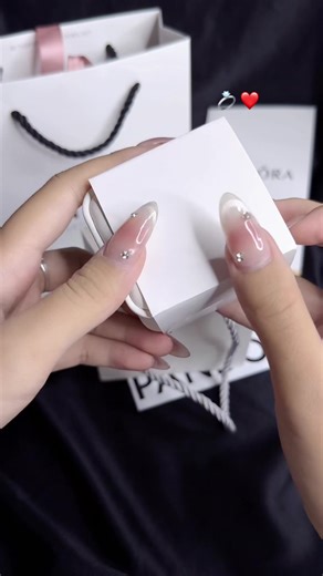 Nhẫn Đôi Chính Hãng từ Hamie Jewelry