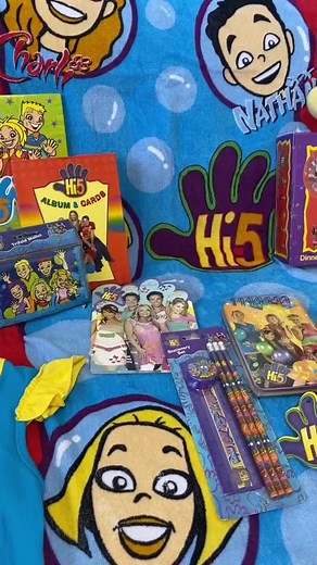 ✋🏼🪁 Hi-5 Merchandise 🪁✋🏼 Reposting my merchandise reel from 2022. These are items I picked up over 2021 to 2022. I have hundreds of pieces in my Hi-5 merch collection... and I'm always looking for more! Did you own any of these items?✋🏼 #hi5 #hi5history #90s #90skids #australia🇦🇺 #australiantv #australiankidsshows #kidstv #kidsmusic #2000s #2000skids #2000skidstvshows #90skidstv #merchandise #merch #collection #collector