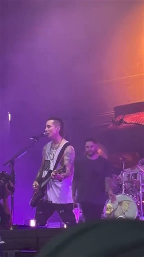 Synyster Gates on Instagram: "Syn singing @synystergates Berlin, Germany. June 21, 2025 : kbm.03"